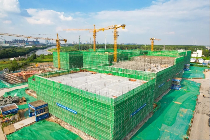 浦仪公路旁，竖起产业新地标